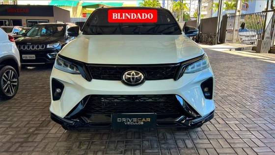 TOYOTA HILUX SW4 2.8 SRX DIAMOND 4X4 7 LUGARES 16V TURBO INTERCOOLER DIESEL 4P AUTOMÁTICO